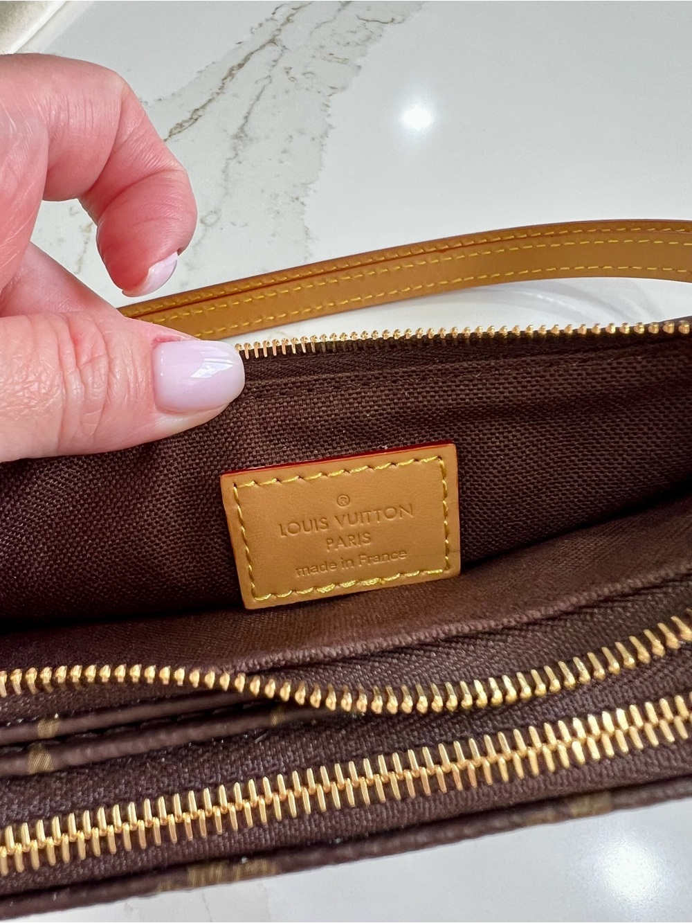 Louis Vuitton Brown Monogram Canvas Shoulder Bag with Gold Chain - Picture 3 of 12